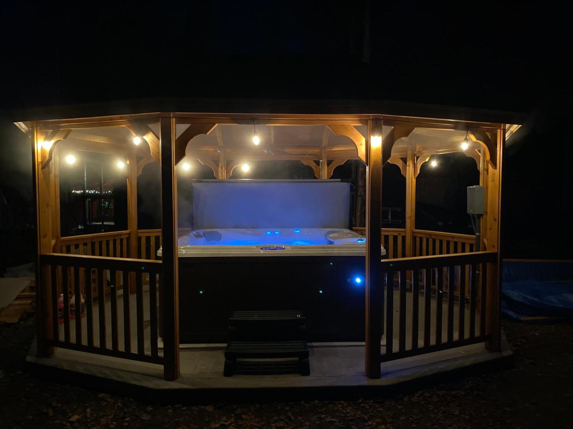 Log With Hot Tub Unit 2 Holiday home