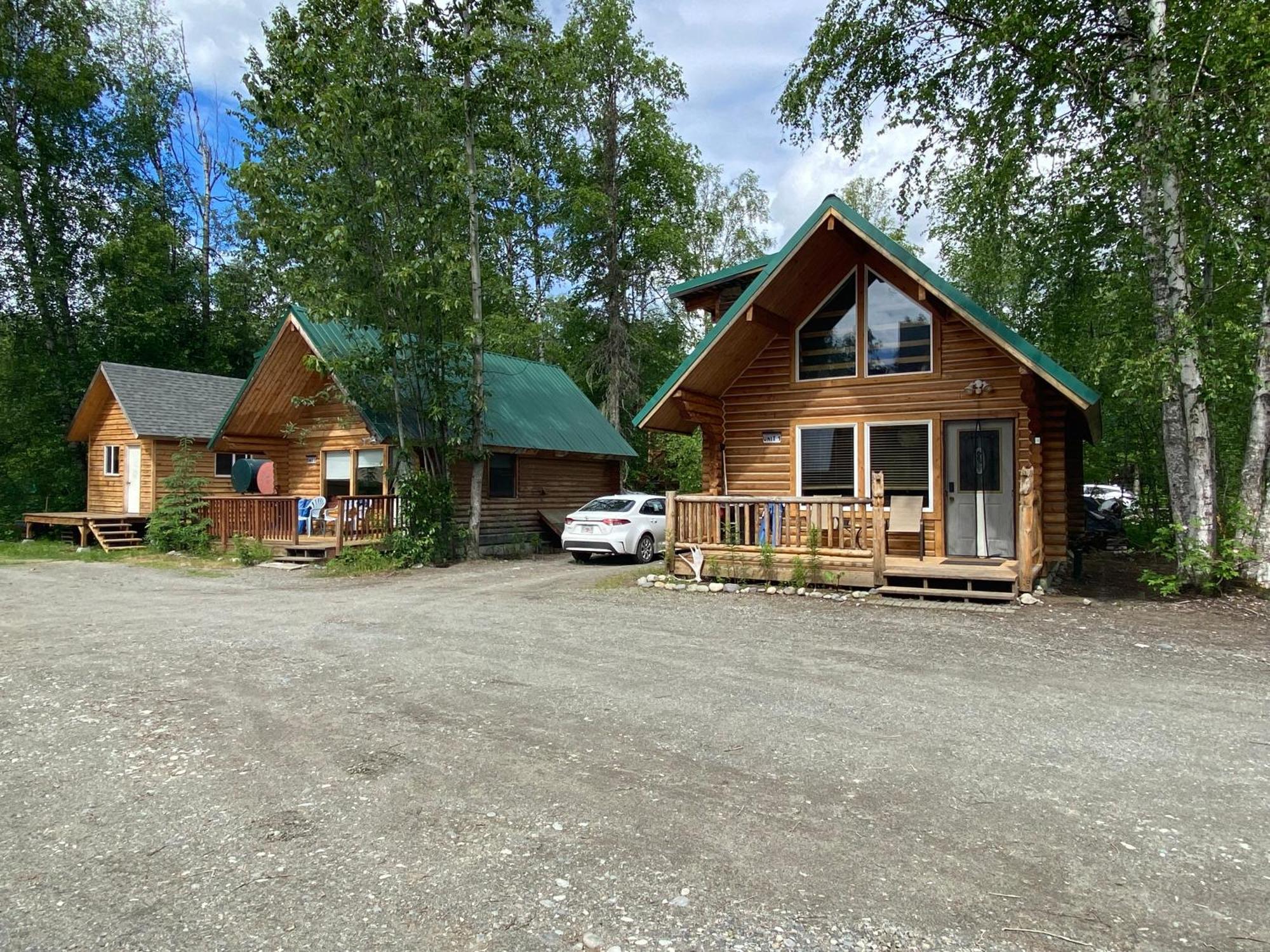 Log With Hot Tub Unit 2 Holiday home *