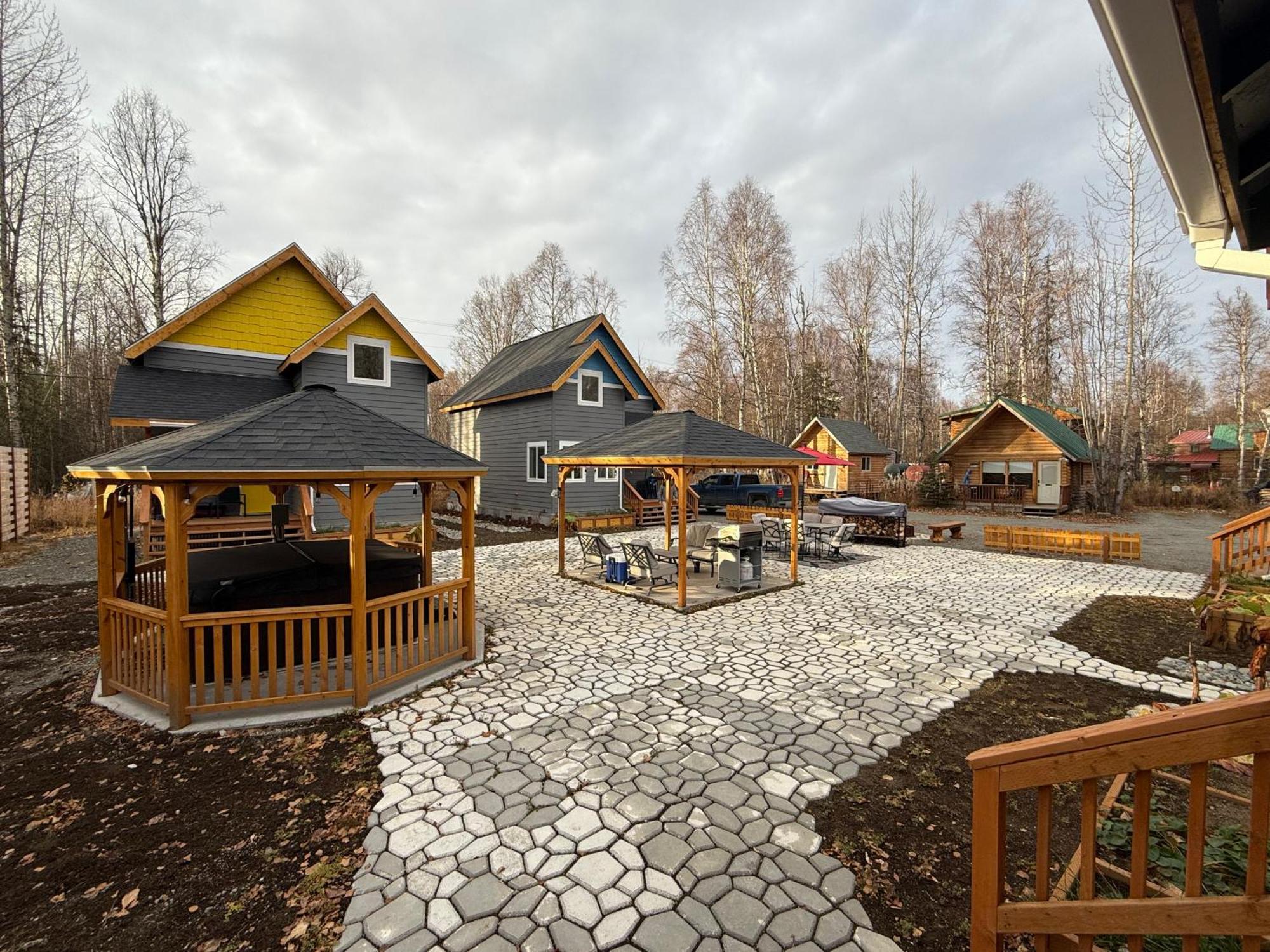 Log With Hot Tub Unit 2 Holiday home