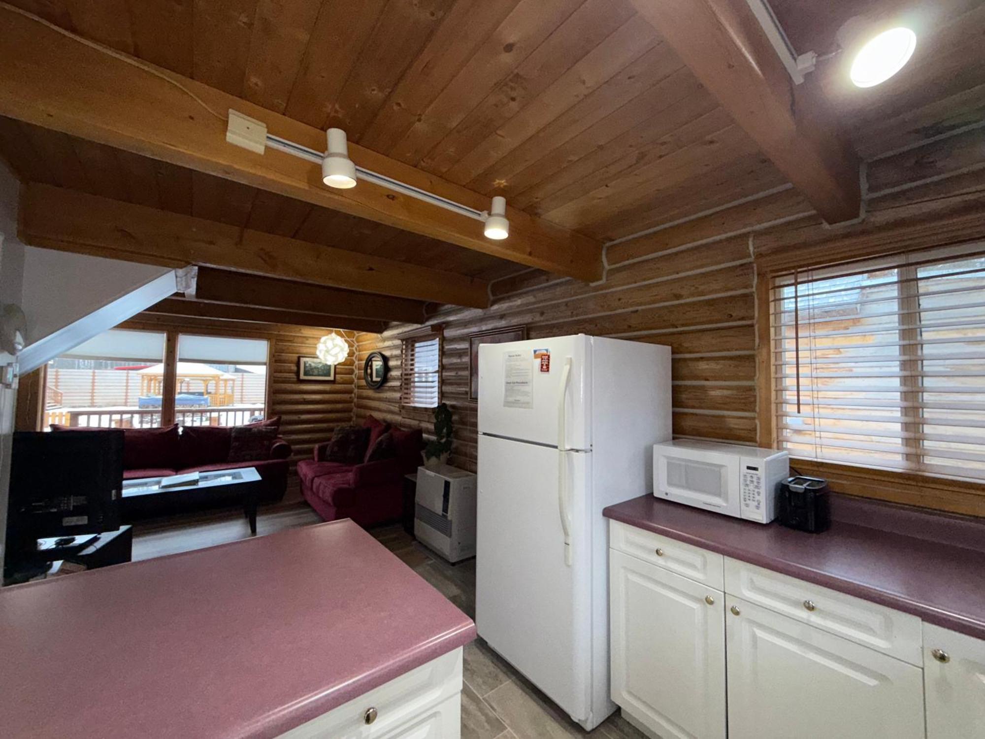 Log With Hot Tub Unit 2 Holiday home *