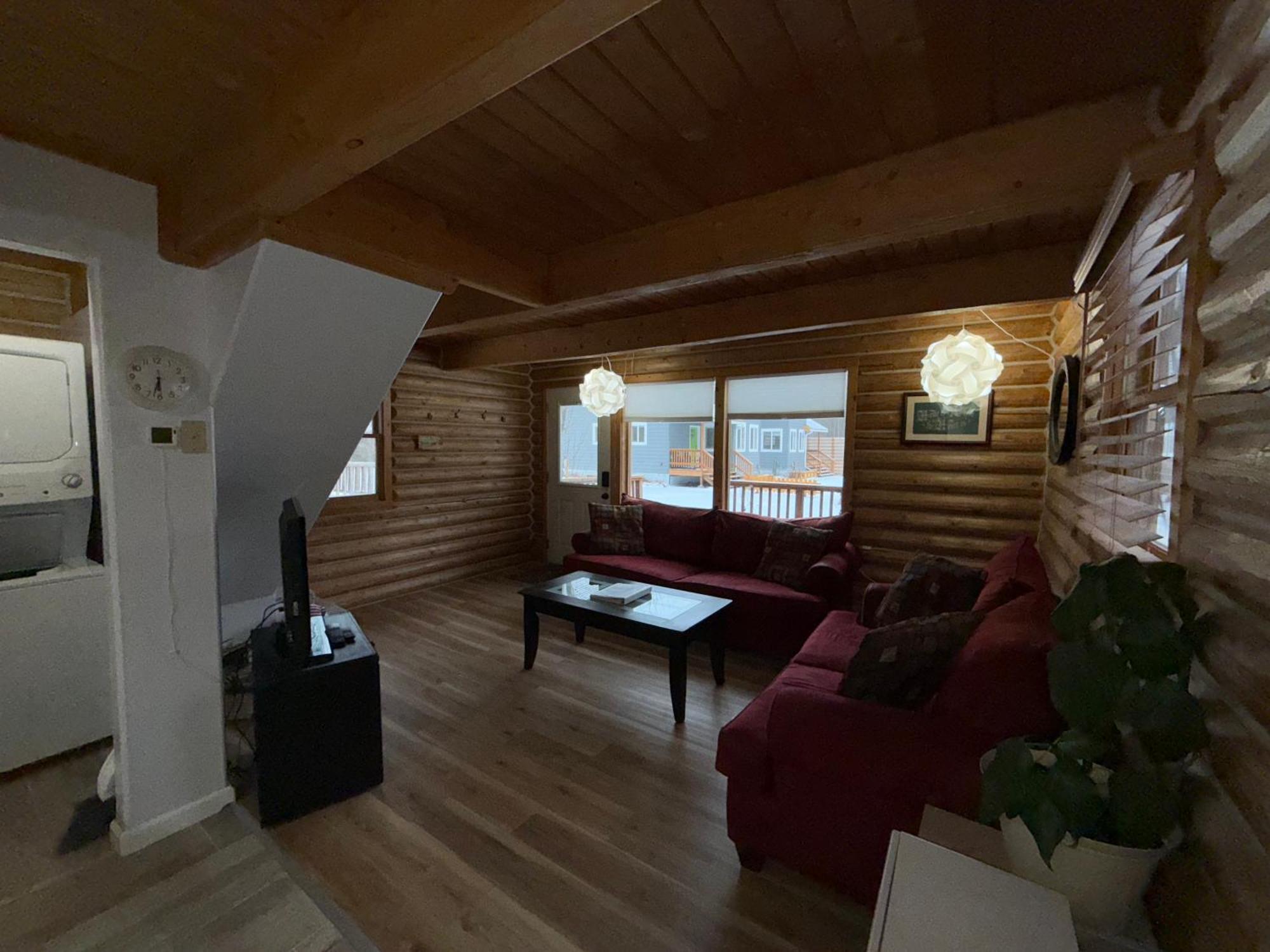Log With Hot Tub Unit 2 *