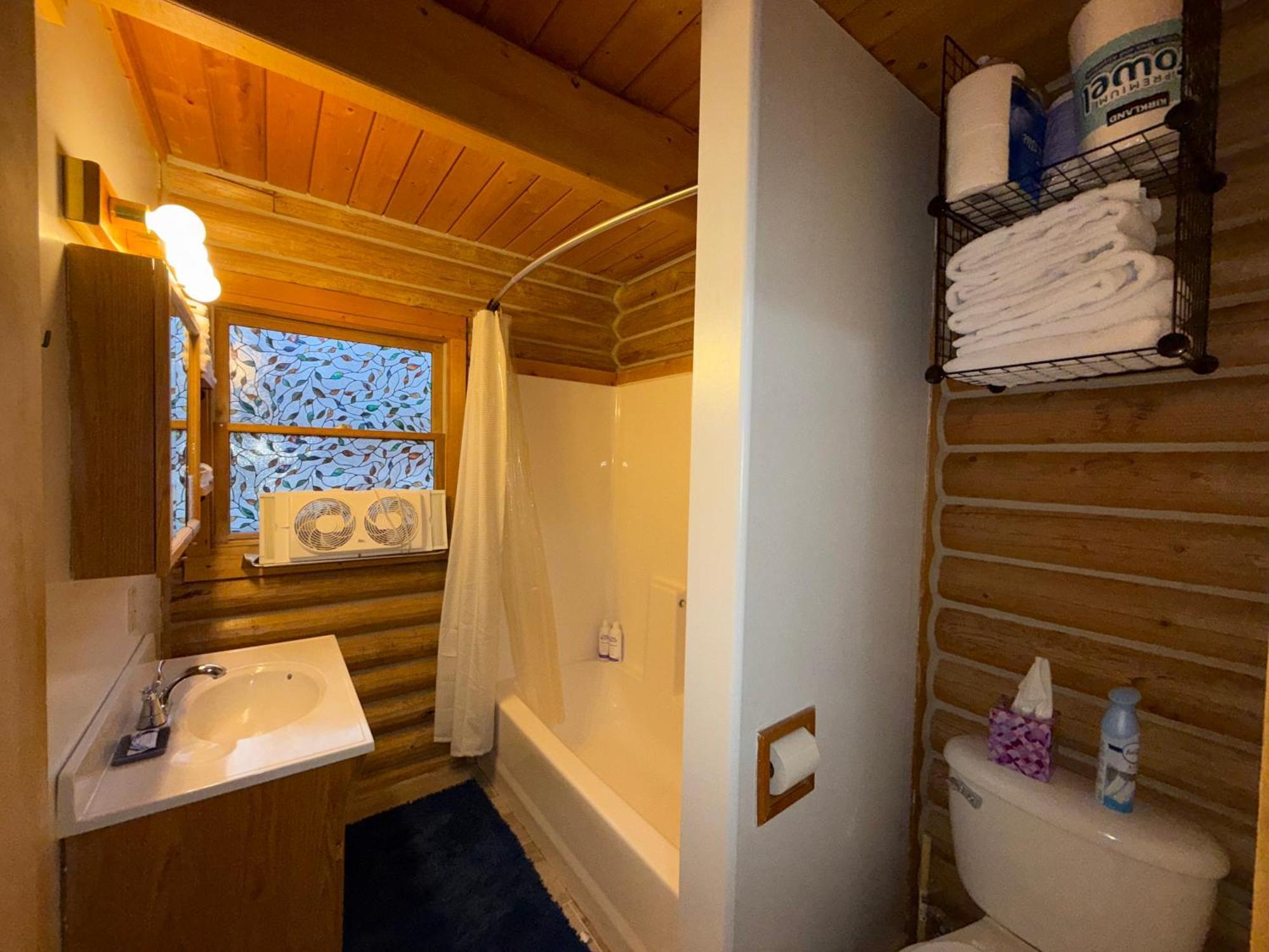 Log With Hot Tub Unit 2 Holiday home Talkeetna